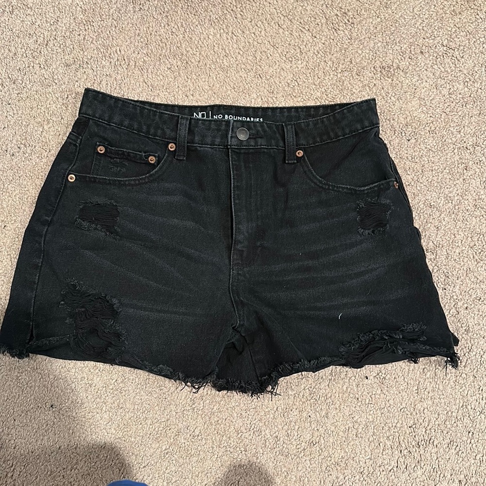 No boundaries jean shorts